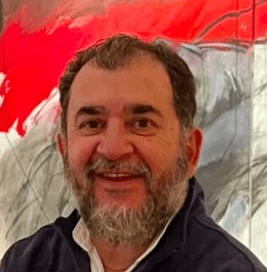 Retrato decorativo; no representa un testimonio de cliente